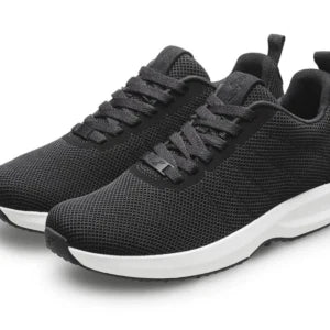 Sandaler, sneakers eller arbejdssko – hvad er bedst mod hælspore?