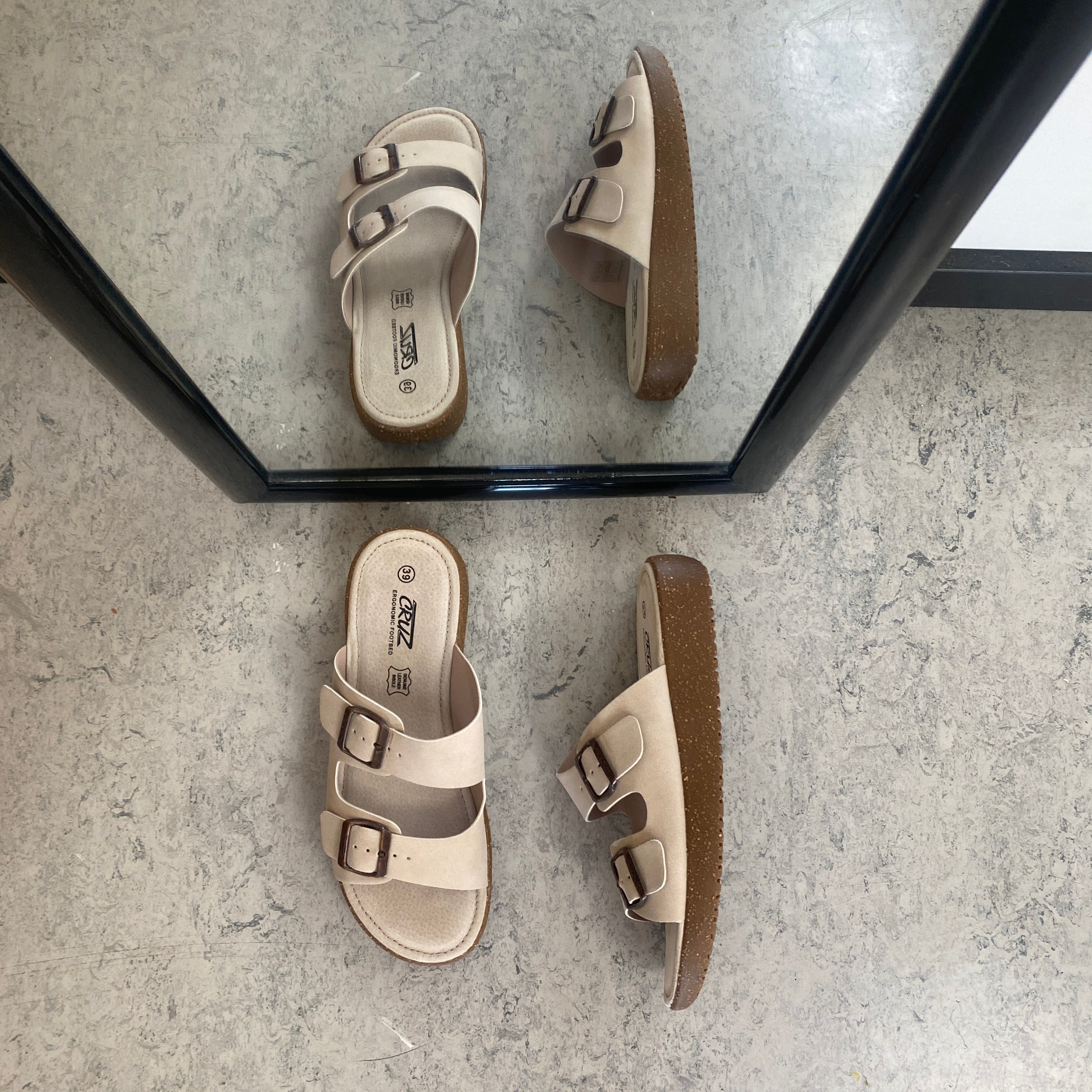 Cruz Noraja sandal i beige – Komfort & stabilitet til smalle fødder
