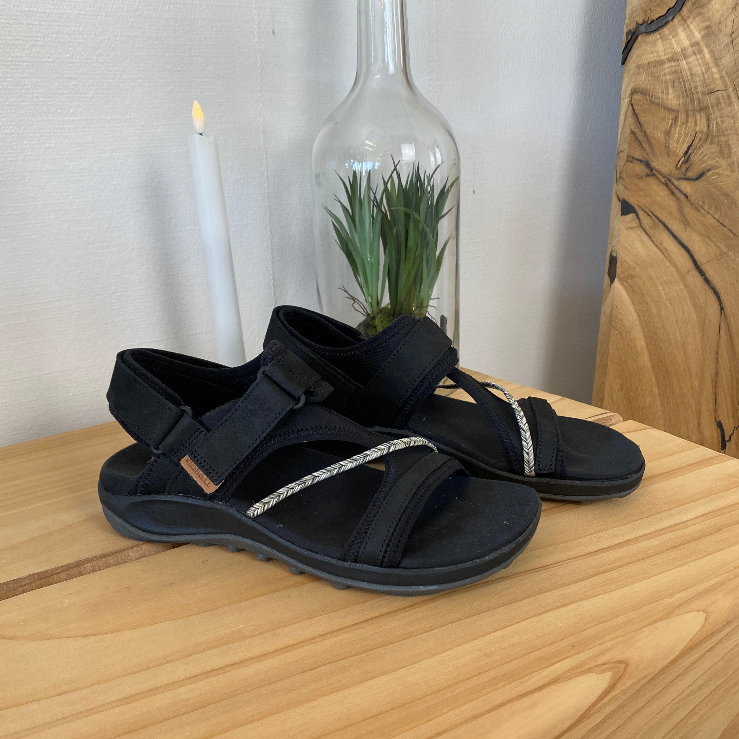 Sort Merrell sandal – let & komfortabel sandal med justerbar pasform