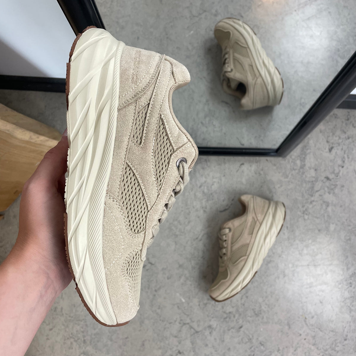 Endurance komfortsko til dame – beige sneaker med let & stødabsorberende sål