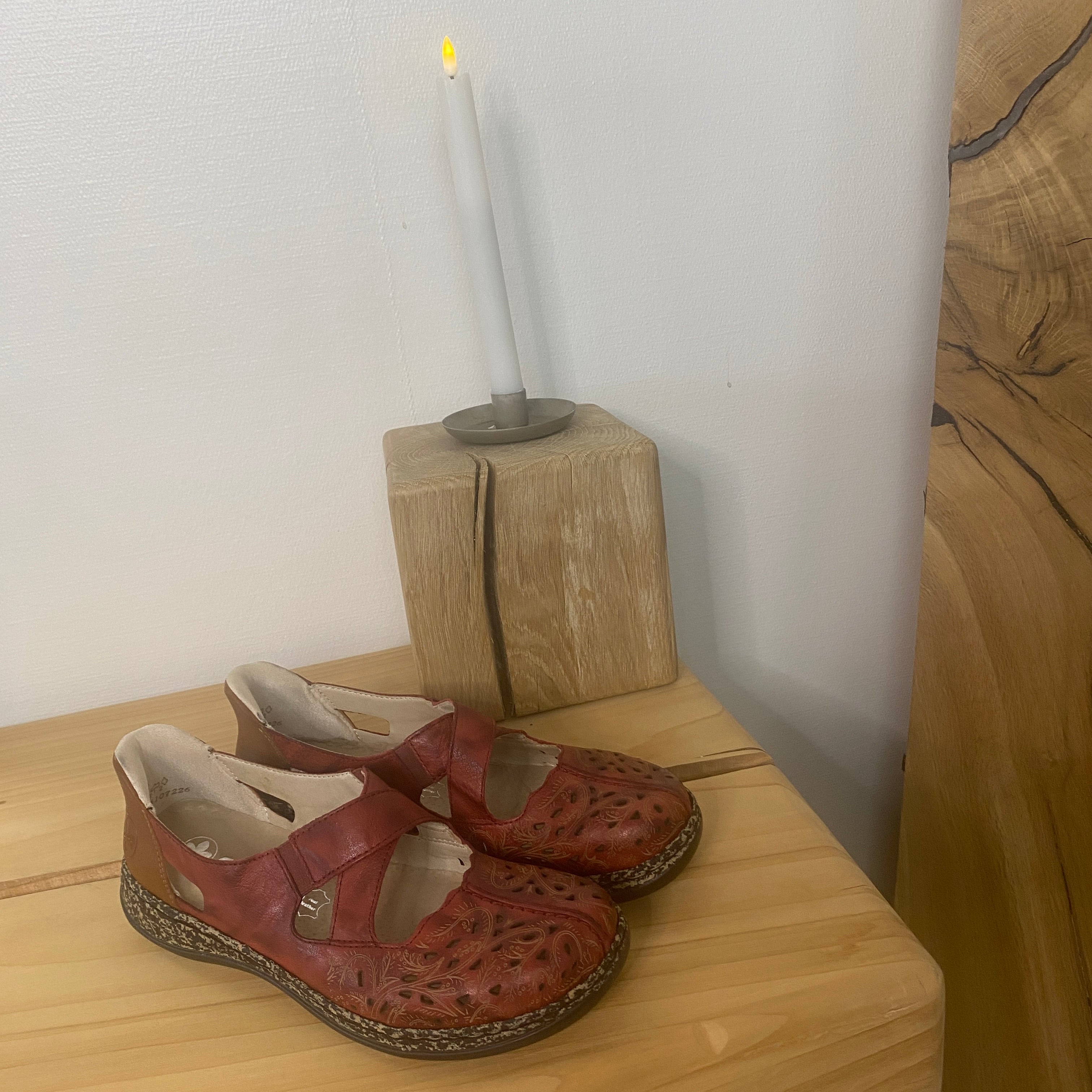 Rieker Ready 2 Go sko – rød dame sneaker der er nem at træde i