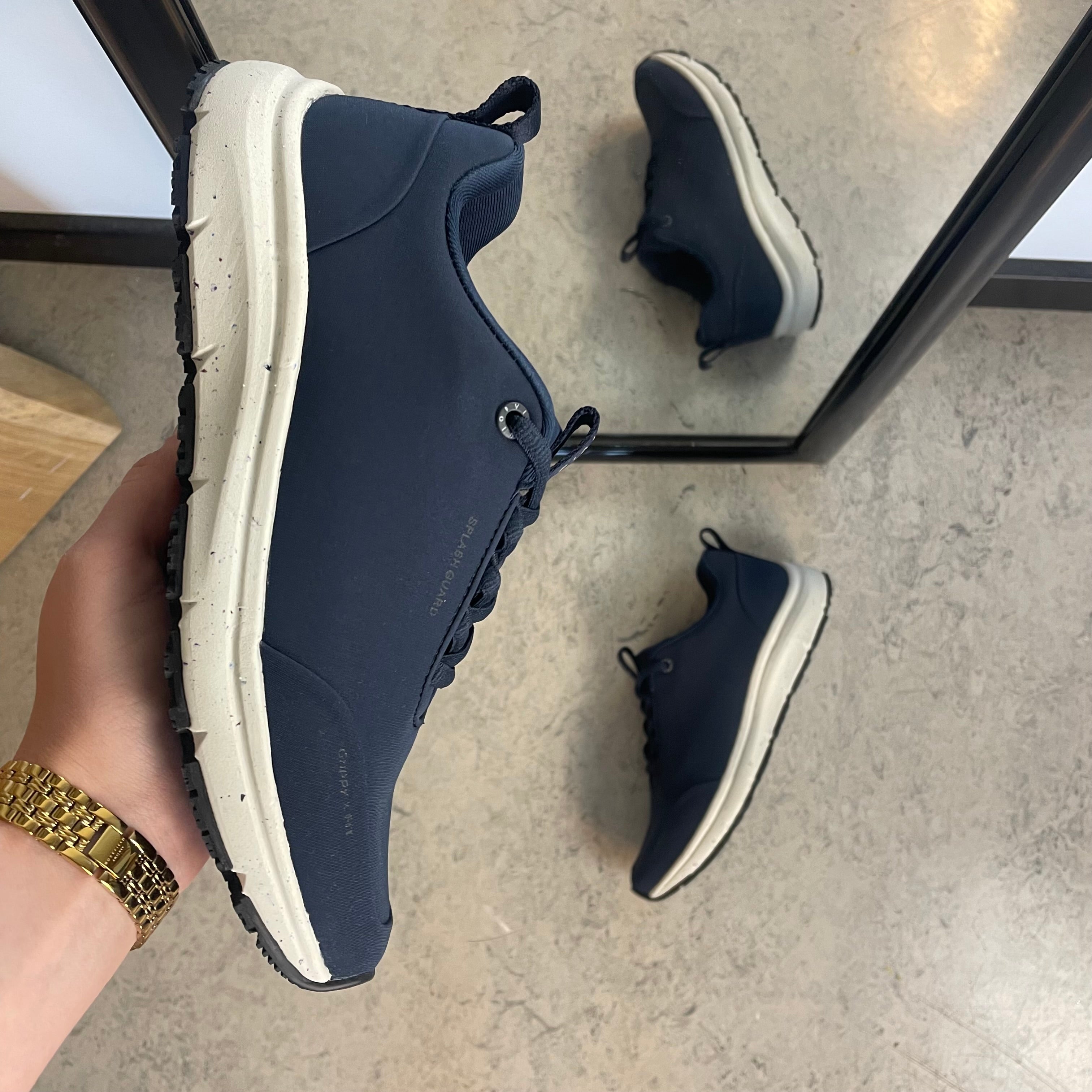 Navy komfort sneaker med skridhæmmende sål & vandtæt membran