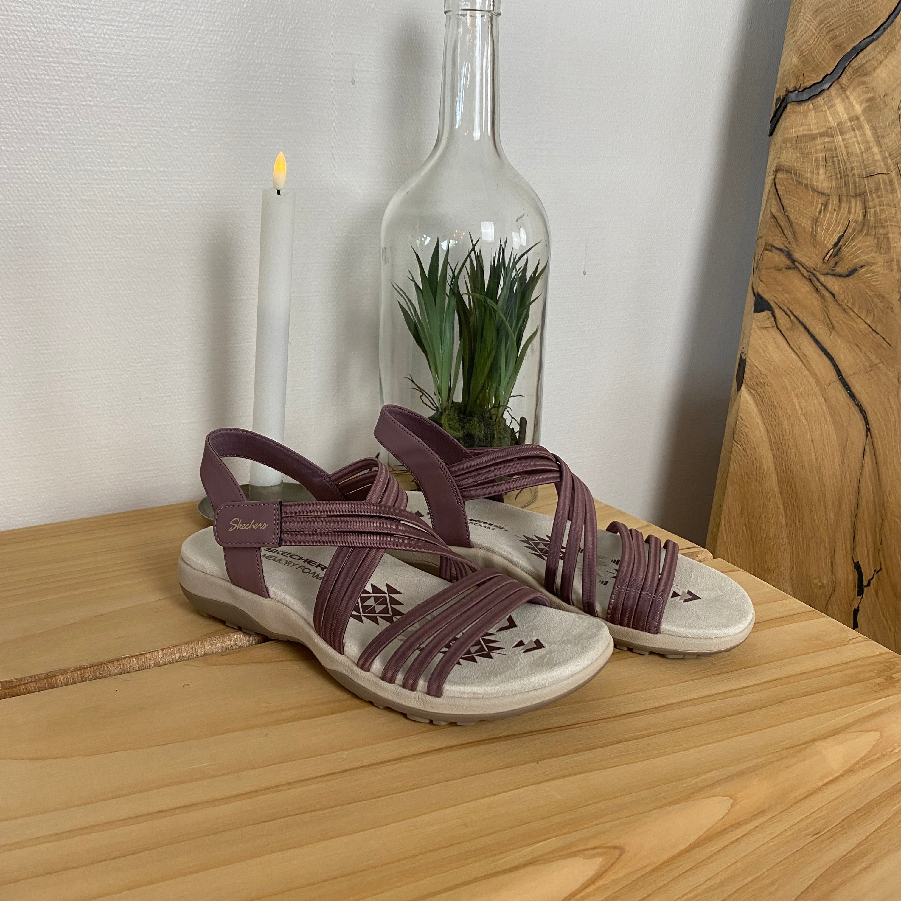 Skechers sandaler med elastiske remme – let, fleksibel & vaskbar