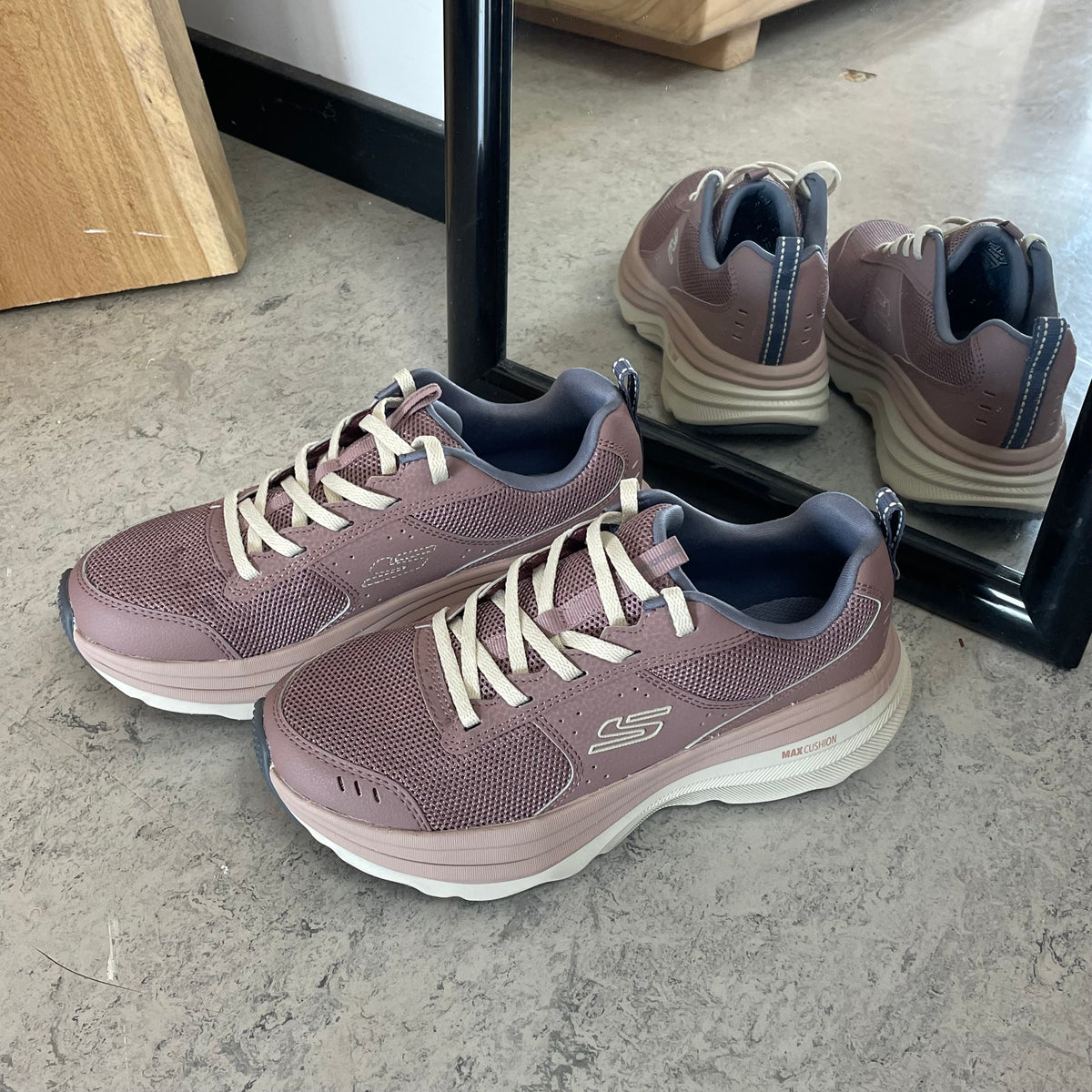 Skechers Adventure sko - stødabsorberende damesko med ekstra plads & komfort