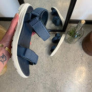 Cruz blå let sandal med brede remme