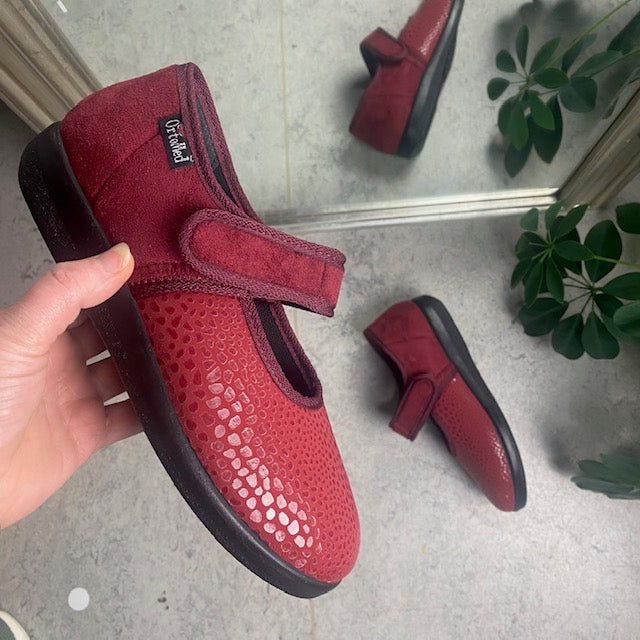 Rød ballerina med velcro og god plads