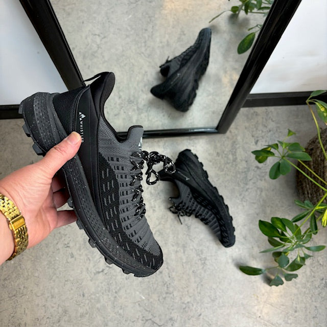 Mørkegrå slip ons fra Whistler med god bredde