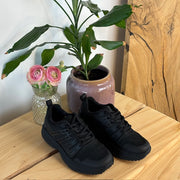 Sort letvægtssko fra Gaitline med optimal af støddæmpning og svangstøtte