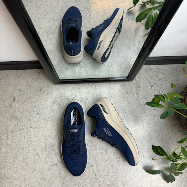 Blå herresko fra Skechers med ekstra svangstøtte