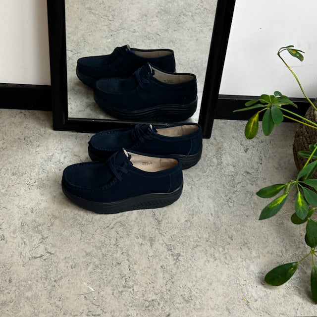 Sort ruskindssko med gængesål og svangstøtte