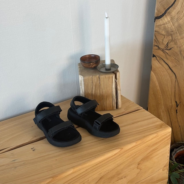 Gaitline sandal – sort med sort bund & SGL Technology™