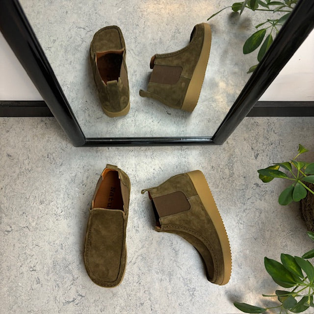 Kort støvle fra Nature i blødt brunt ruskind.