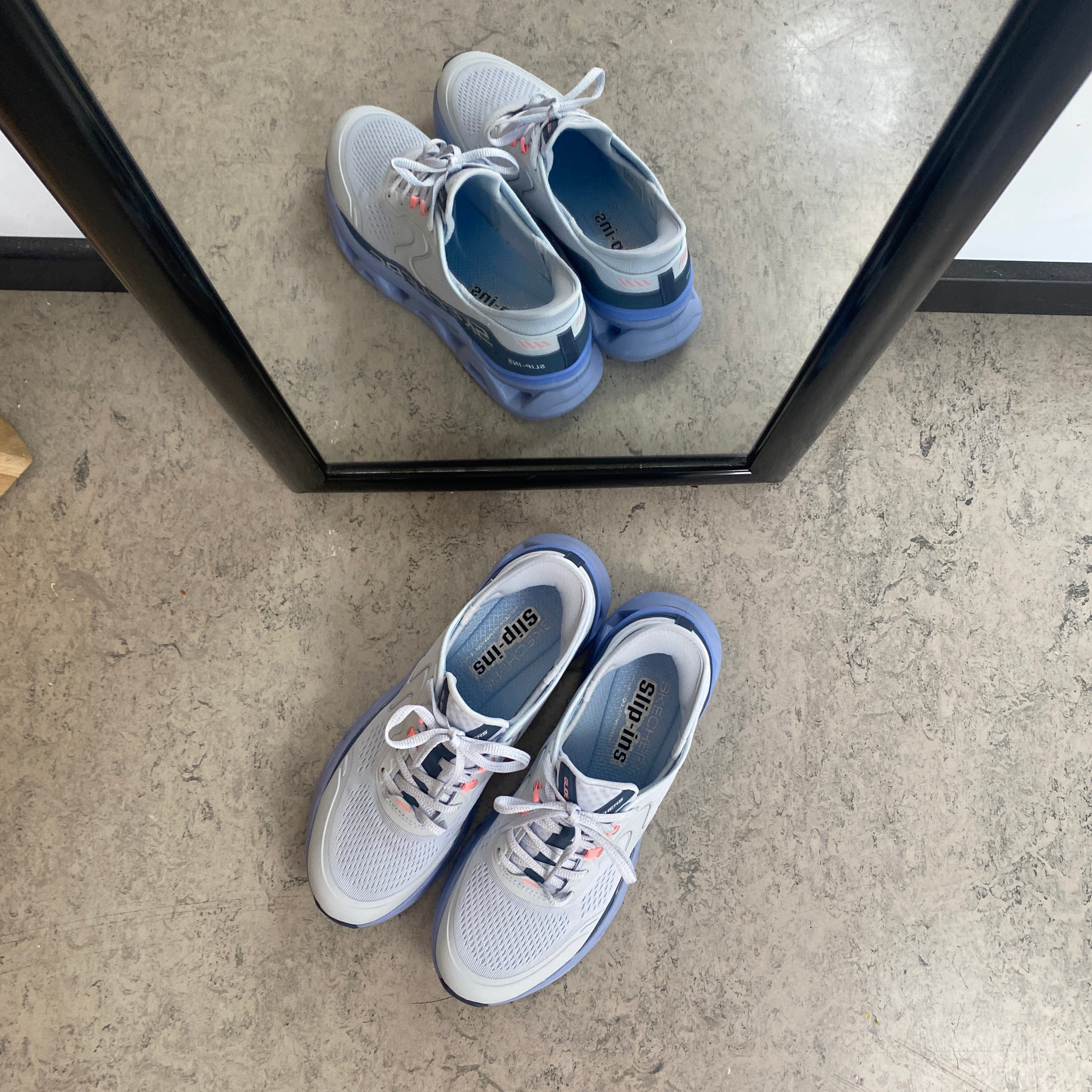 Skechers Glide-Step Aldus i lys blå – slip in sneaker med svangstøtte & stødabsorbering