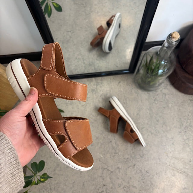 Brun skindsandal fra Green Comfort