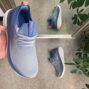 Blå åndbar slip on sko med stødabsorbering