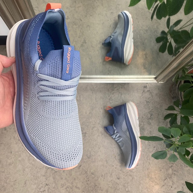 Blå åndbar slip on sko med stødabsorbering