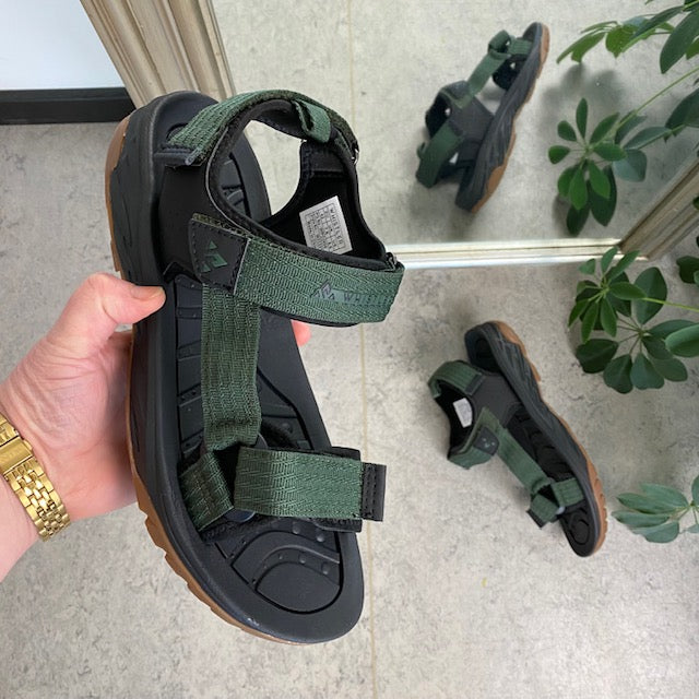 Grøn sporty sandal fra Whistler med tre regulerbare remme