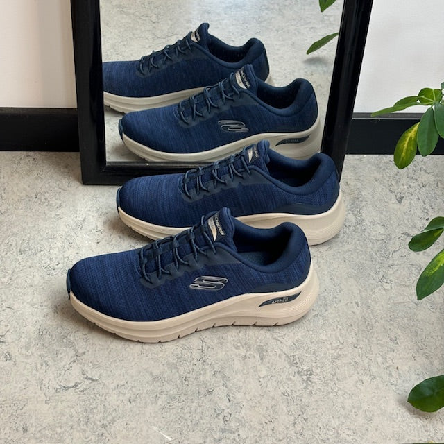 Blå herresko fra Skechers med ekstra svangstøtte