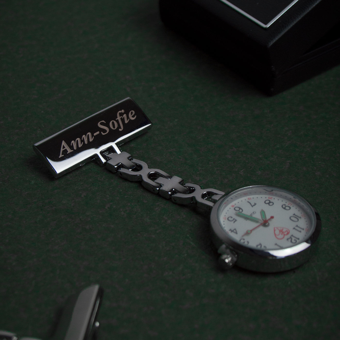 Flot sygeplejeur med gravering