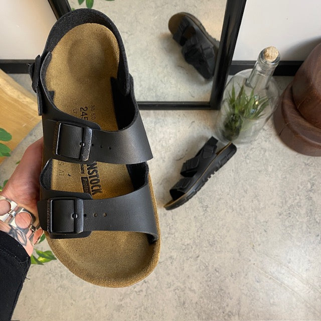 Sort Birkenstock Kano sandal med skridsikre såler.