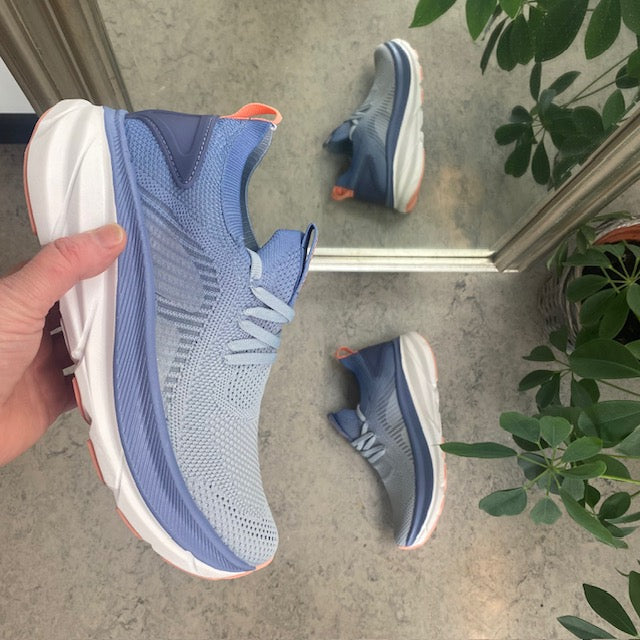 Blå åndbar slip on sko med stødabsorbering