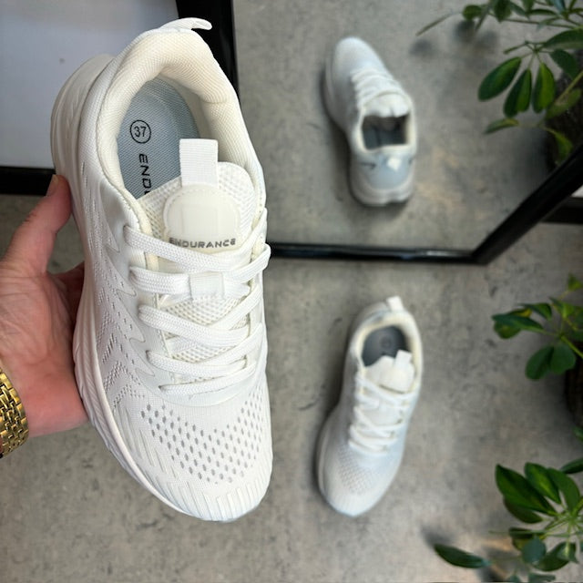 Endurance hvid sneaker – åndbar komfort med stødabsorbering & let svangstøtte