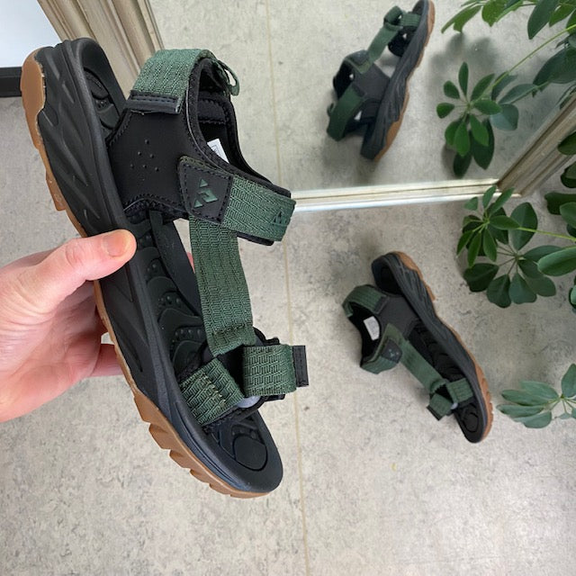 Grøn sporty sandal fra Whistler med tre regulerbare remme