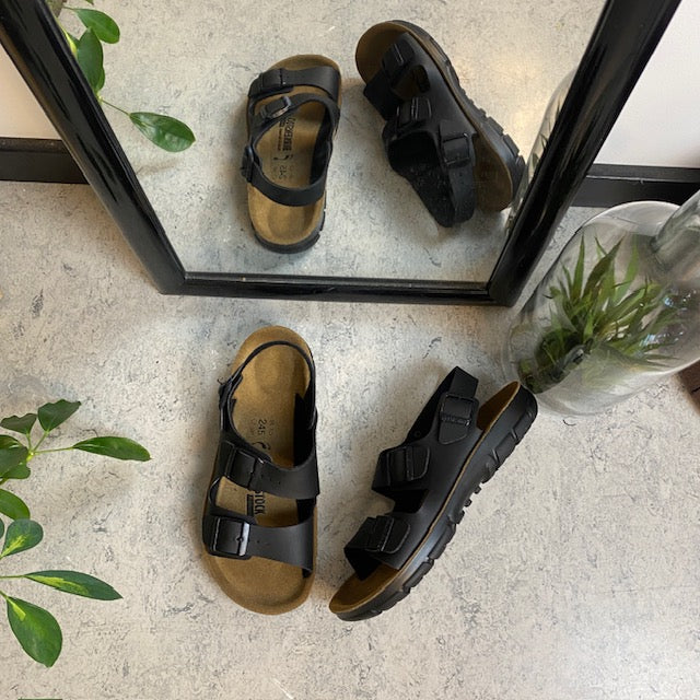 Sort Birkenstock Kano sandal med skridsikre såler.