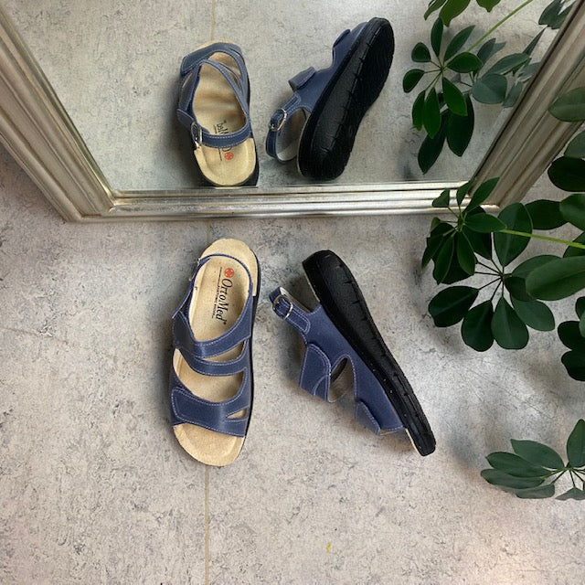 Blå bred skind sandal med velcro