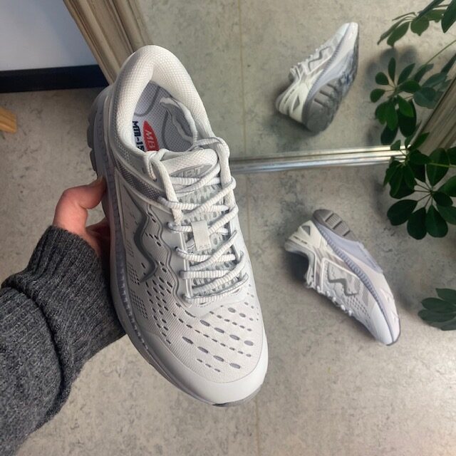 MTR1500 løbe og gå sko i hvid fra MBT