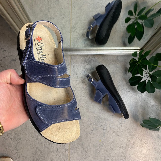 Blå bred skind sandal med velcro