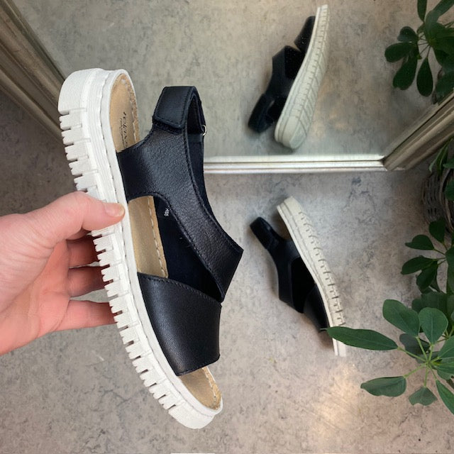 Blød sort skindsandal fra Relaxshoe
