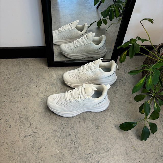 Endurance hvid sneaker – åndbar komfort med stødabsorbering & let svangstøtte