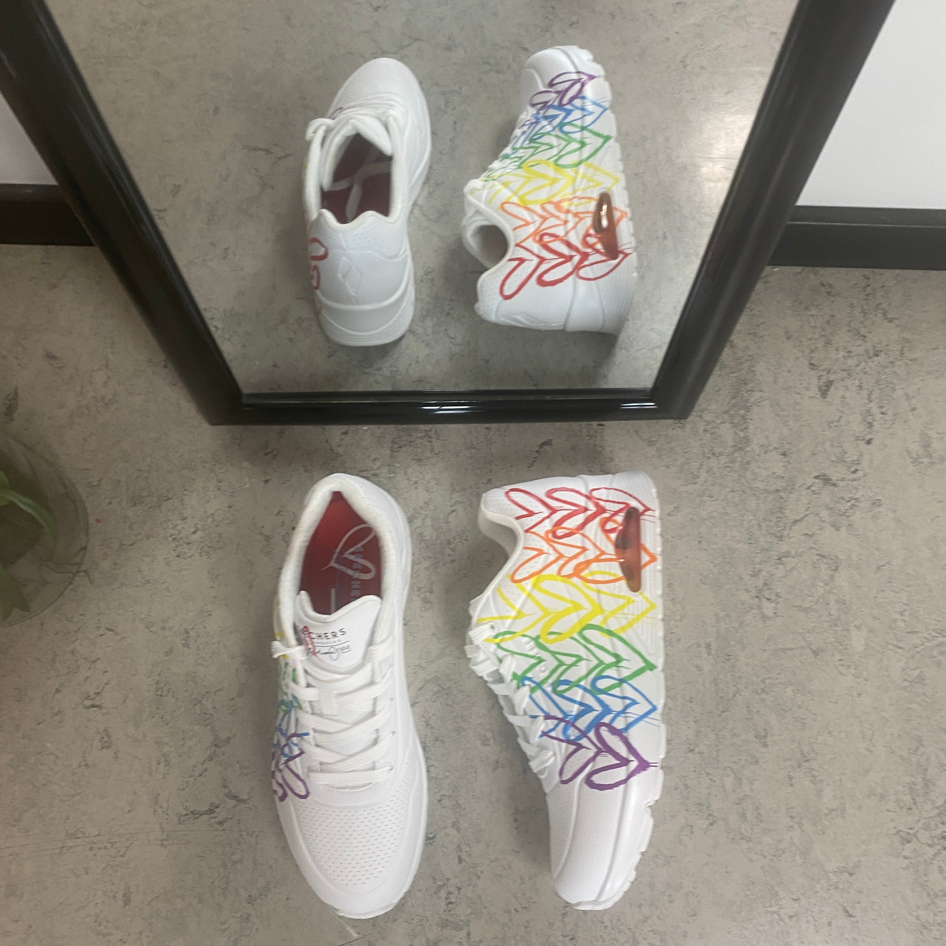 Skechers Street™ x JGoldcrown: UNO – Hjertesko