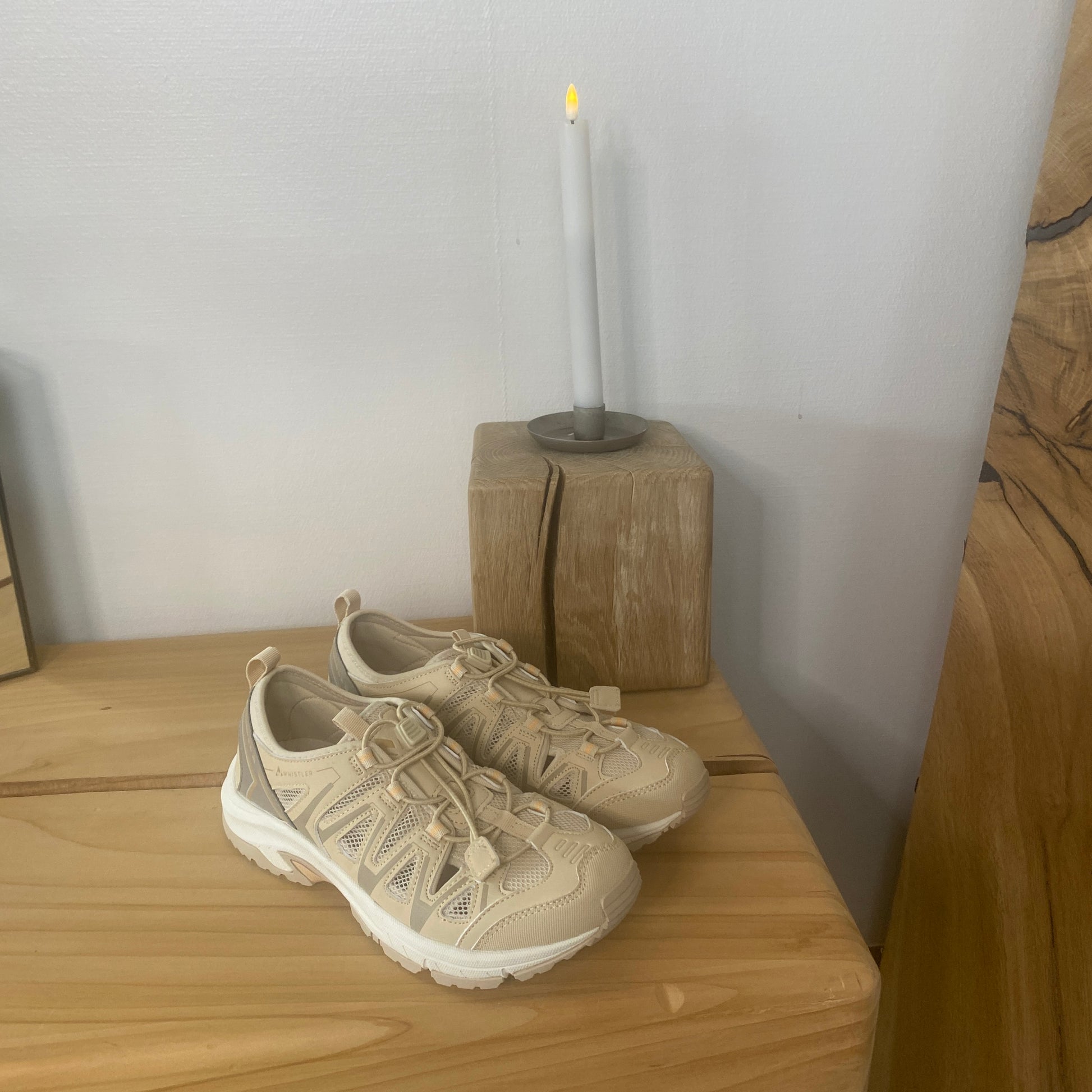 Whistler Puente W Shoe – Ekstra åndbar sneaker i beige med elastiksnøre