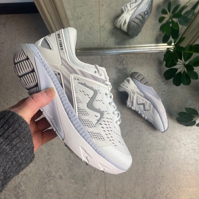 MTR1500 løbe og gå sko i hvid fra MBT