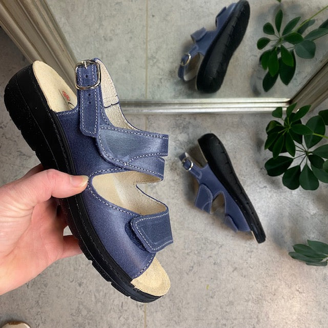 Blå bred skind sandal med velcro