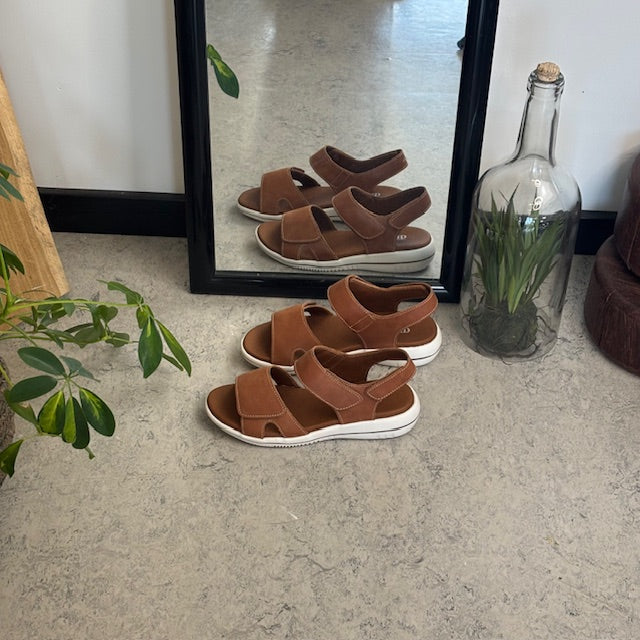 Brun skindsandal fra Green Comfort