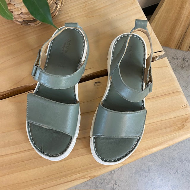 Lækker blød og fleksibel skindsandal i grøn fra Relaxshoe