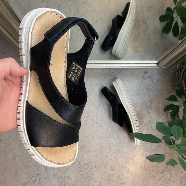 Blød sort skindsandal fra Relaxshoe