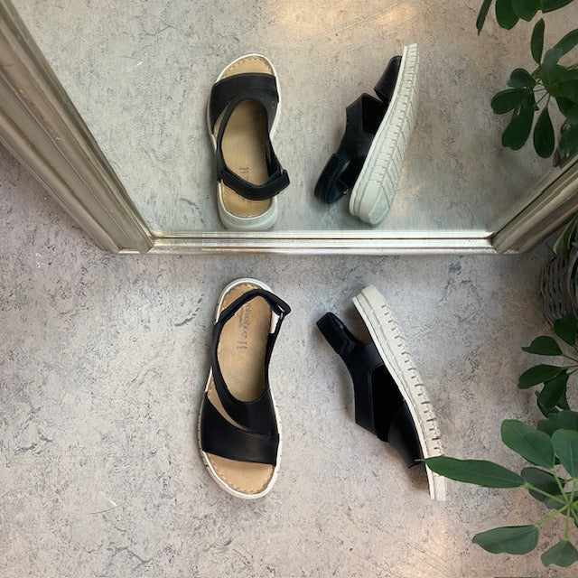 Blød sort skindsandal fra Relaxshoe
