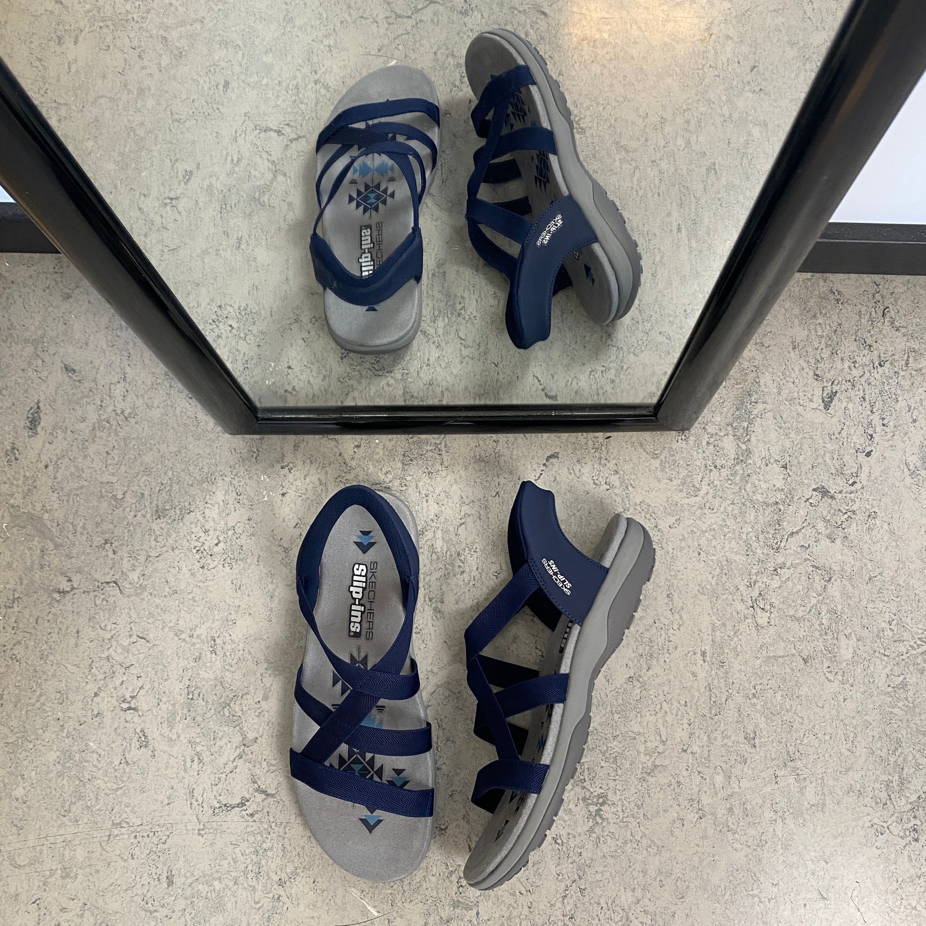 Skechers Slip-ins sandal i navy – let, fleksibel & komfortabel sandal