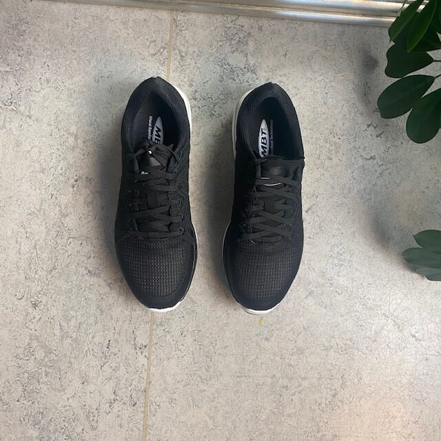 Sort letvægts sko fra MBT