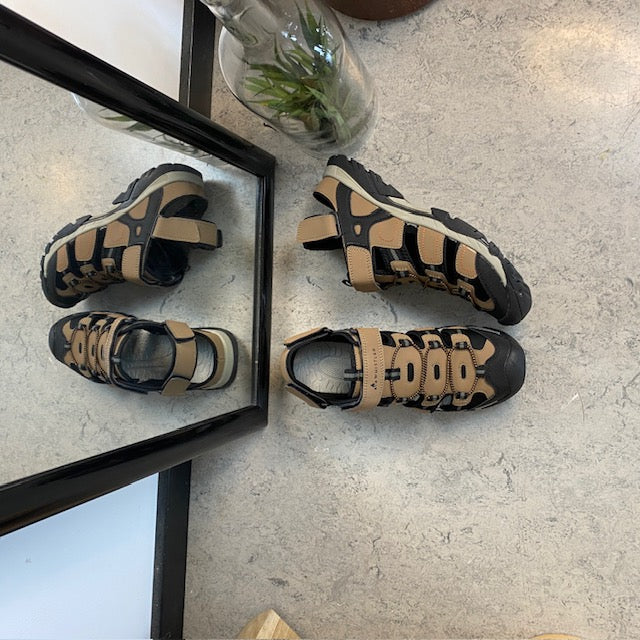 Lukket brun herresandal fra Whistler med aftagelig bagrem