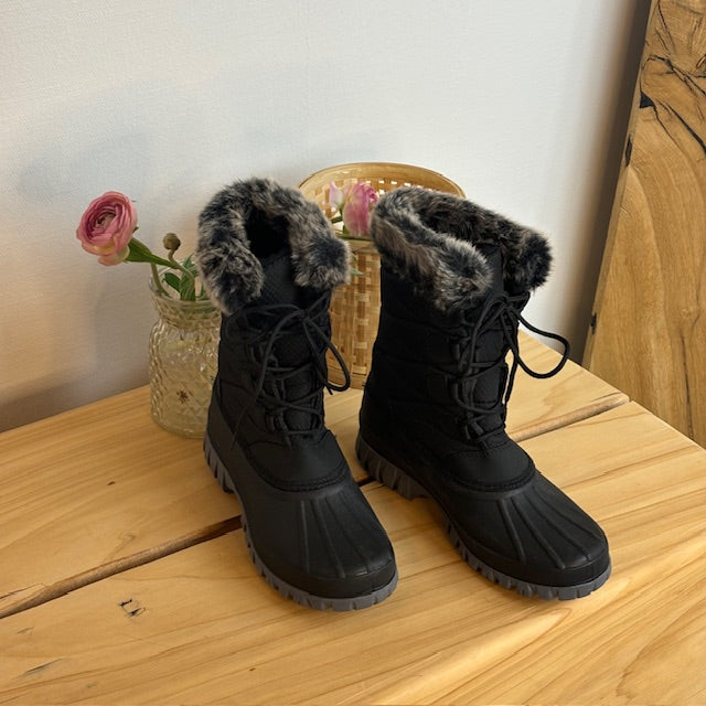 Vinterstøvle med vandtæt gummimembran nederst på støvlen