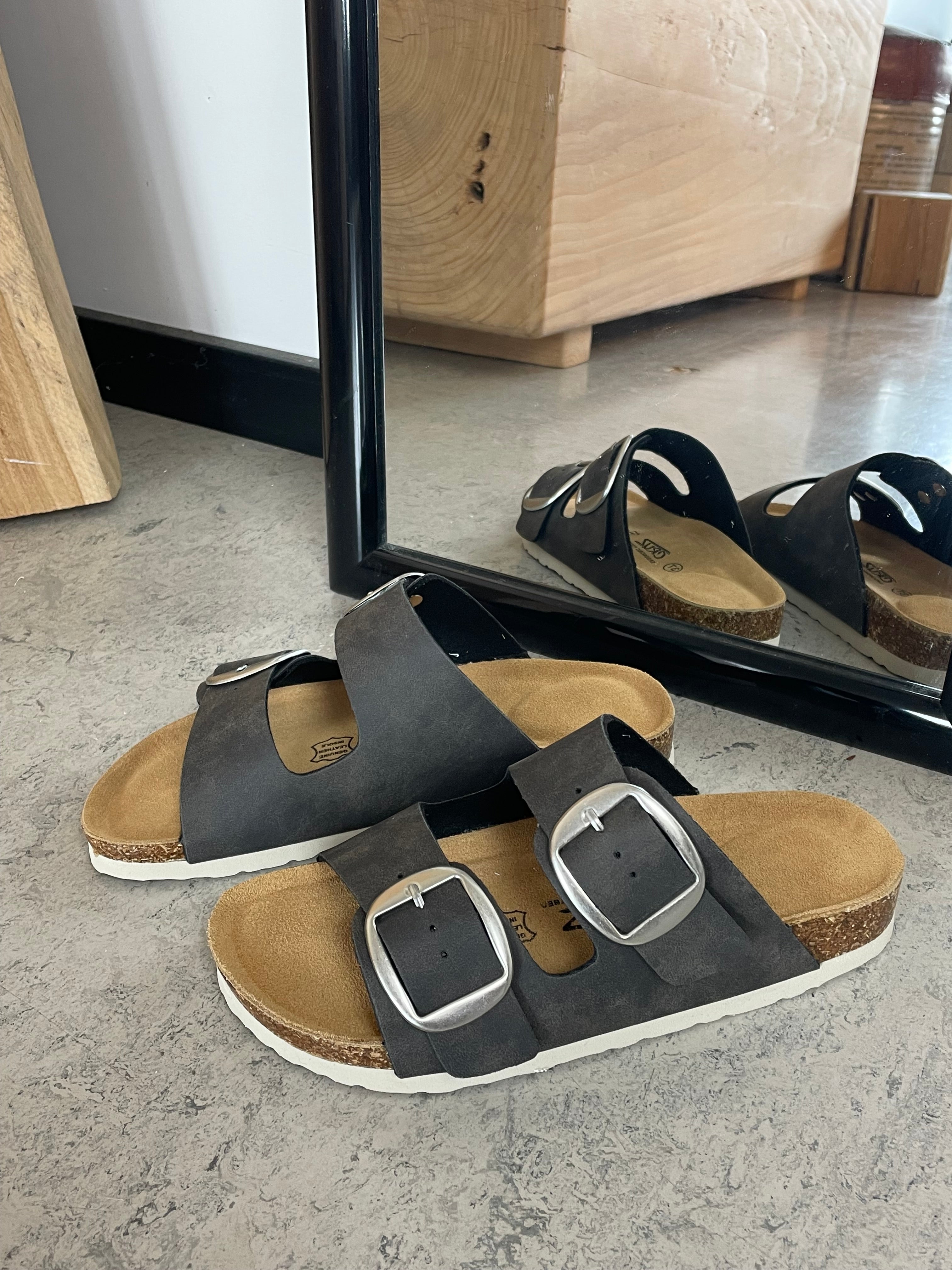 Cruz sandal med justerbar pasform - Grå
