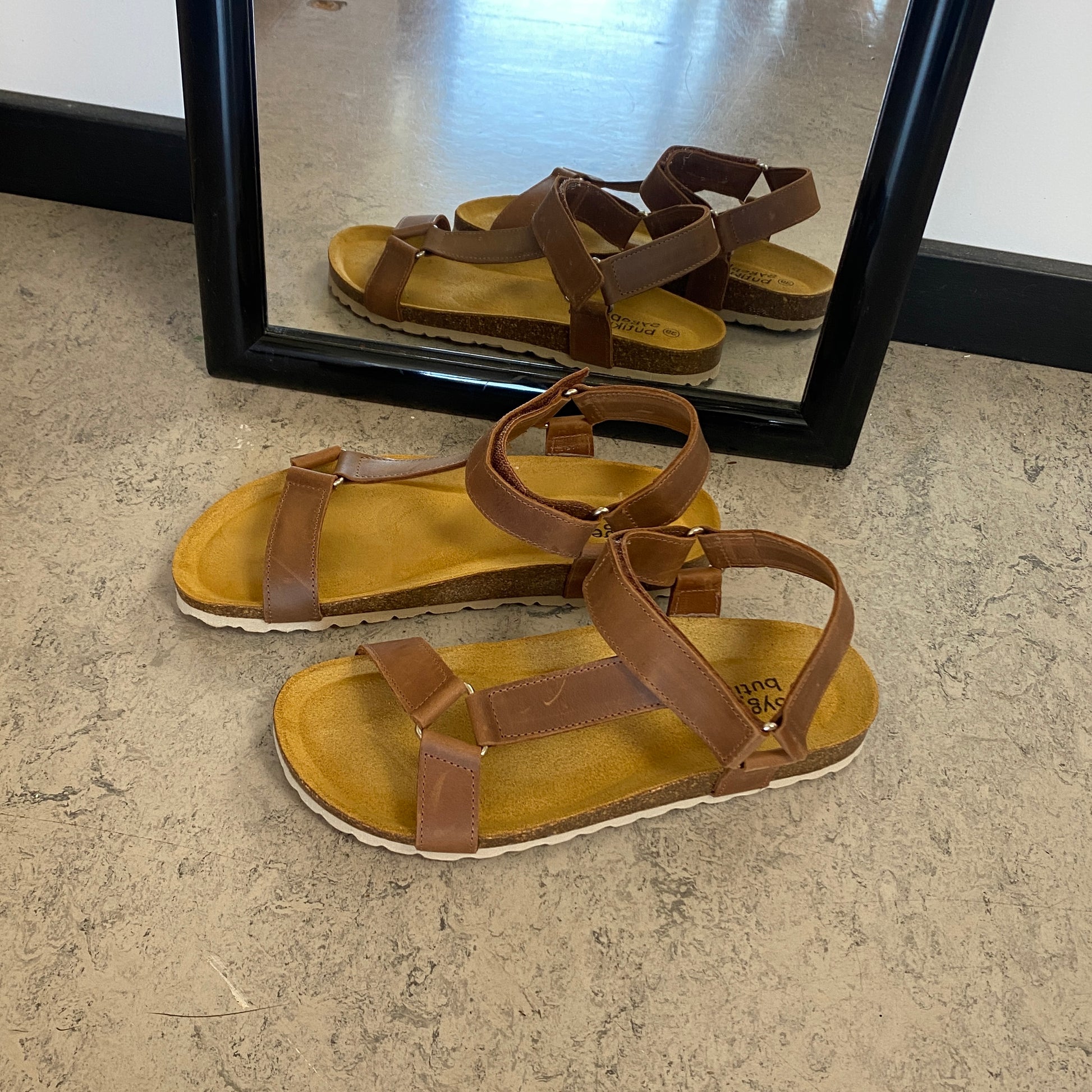 Crazy Brandi sandal i brun skind – komfort sandal med fast pasform | Sygeplejebutikken