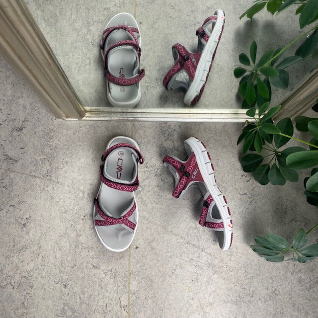 Bordeaux letvægts sandal med fantastisk komfort