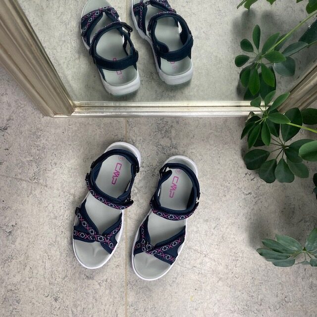 Blå letvægts sandal med fantastisk komfort