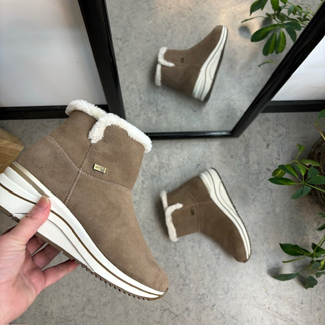 Kort brun Remontestøvle med uldfoer og god bredde